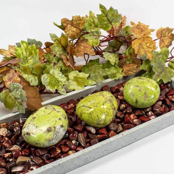 Zebra Eisen Jaspis Trommelstein Chips 4-12mm 100g